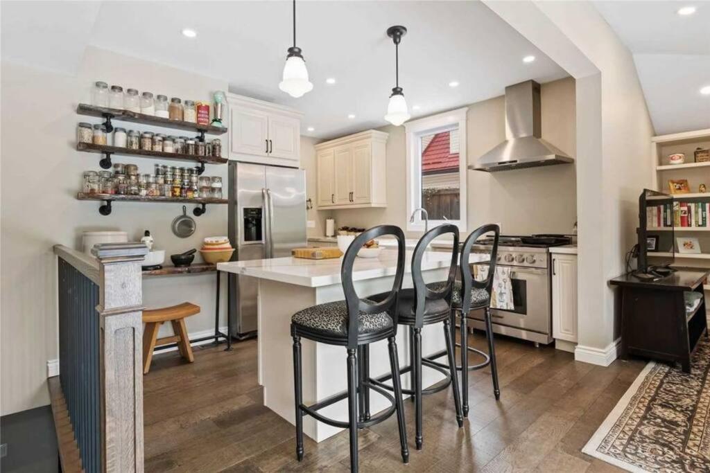 Perfection Near The River - 4 Bedroom Villa Complimentary Breakfast Delivered Daily To The Rental Niagara Falls Exterior foto
